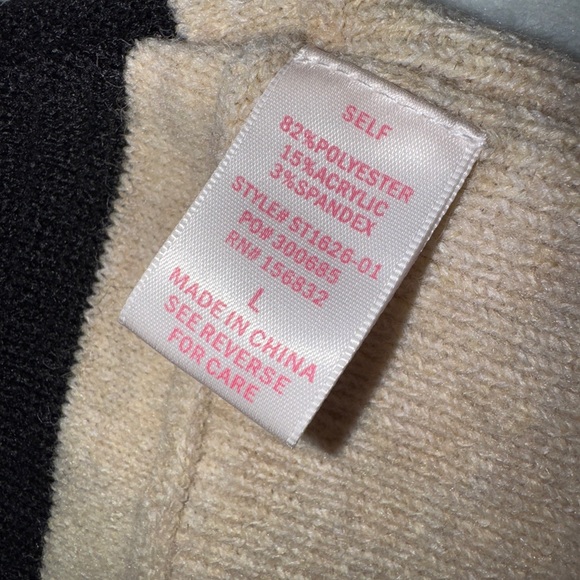 So Me Black and Tan V-Neck Sweater size large - Picture 4 of 4